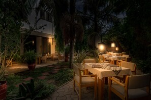 Spécialités Cuisine locale et internationale