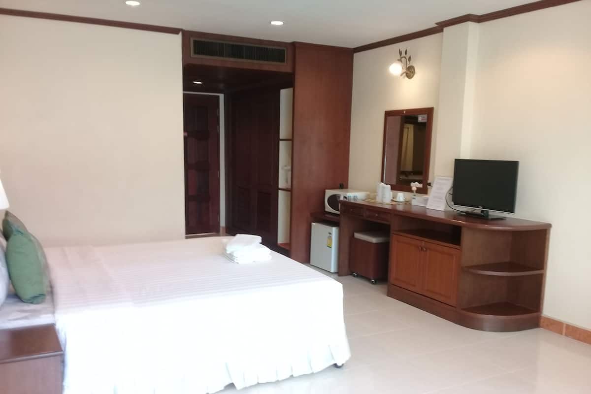 Family Triple Room, 1 Bedroom | 1 bedroom, in-room safe, desk, rollaway beds