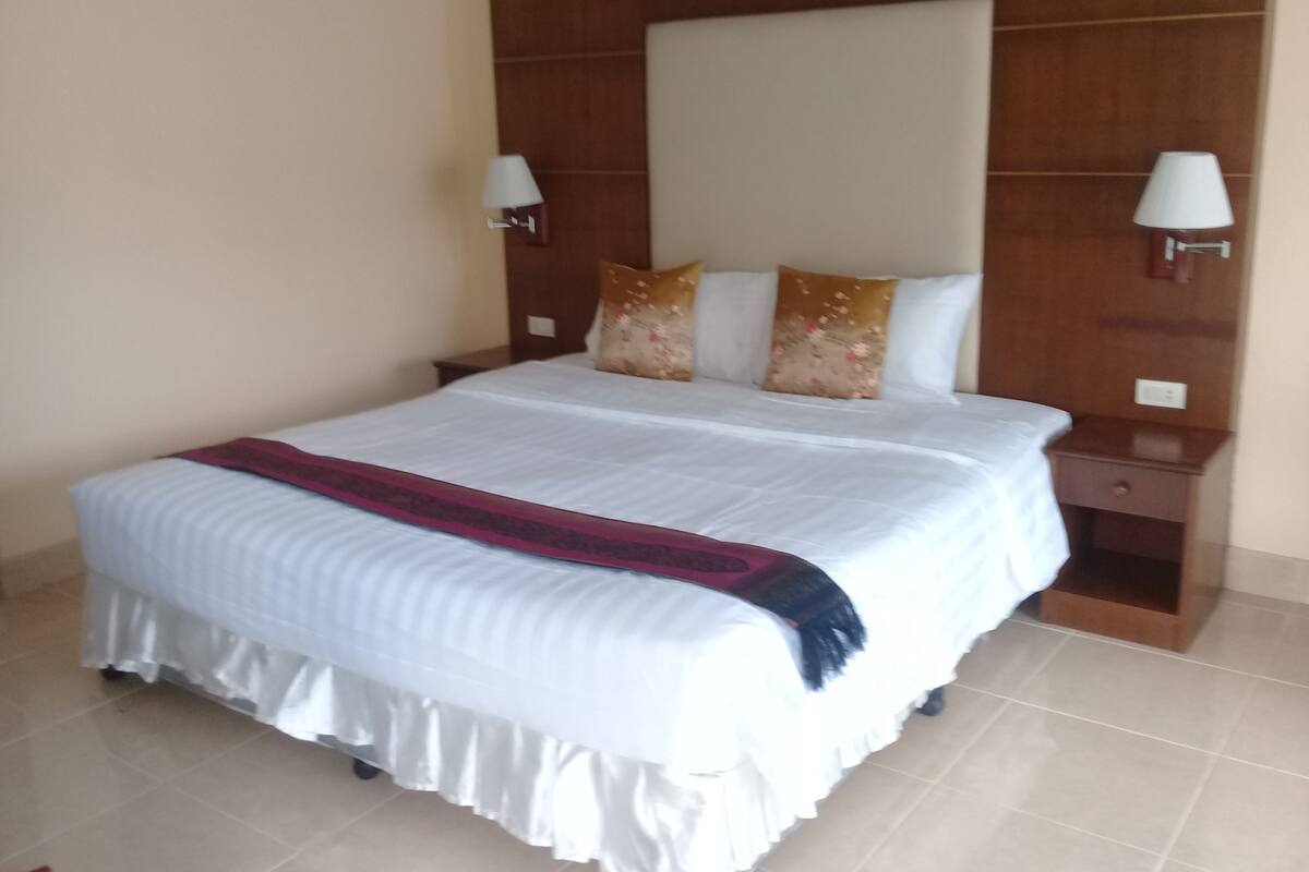 Chambre Double Premium, vue ville | Coffres-forts dans les chambres, bureau, lits pliants/supplémentaires