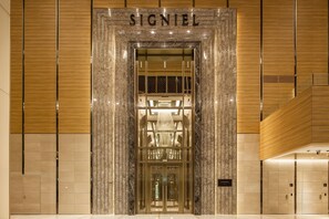 Front of property - Signiel Seoul (Seoul)