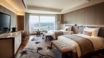 Premium bedding, minibar, in-room safe, desk