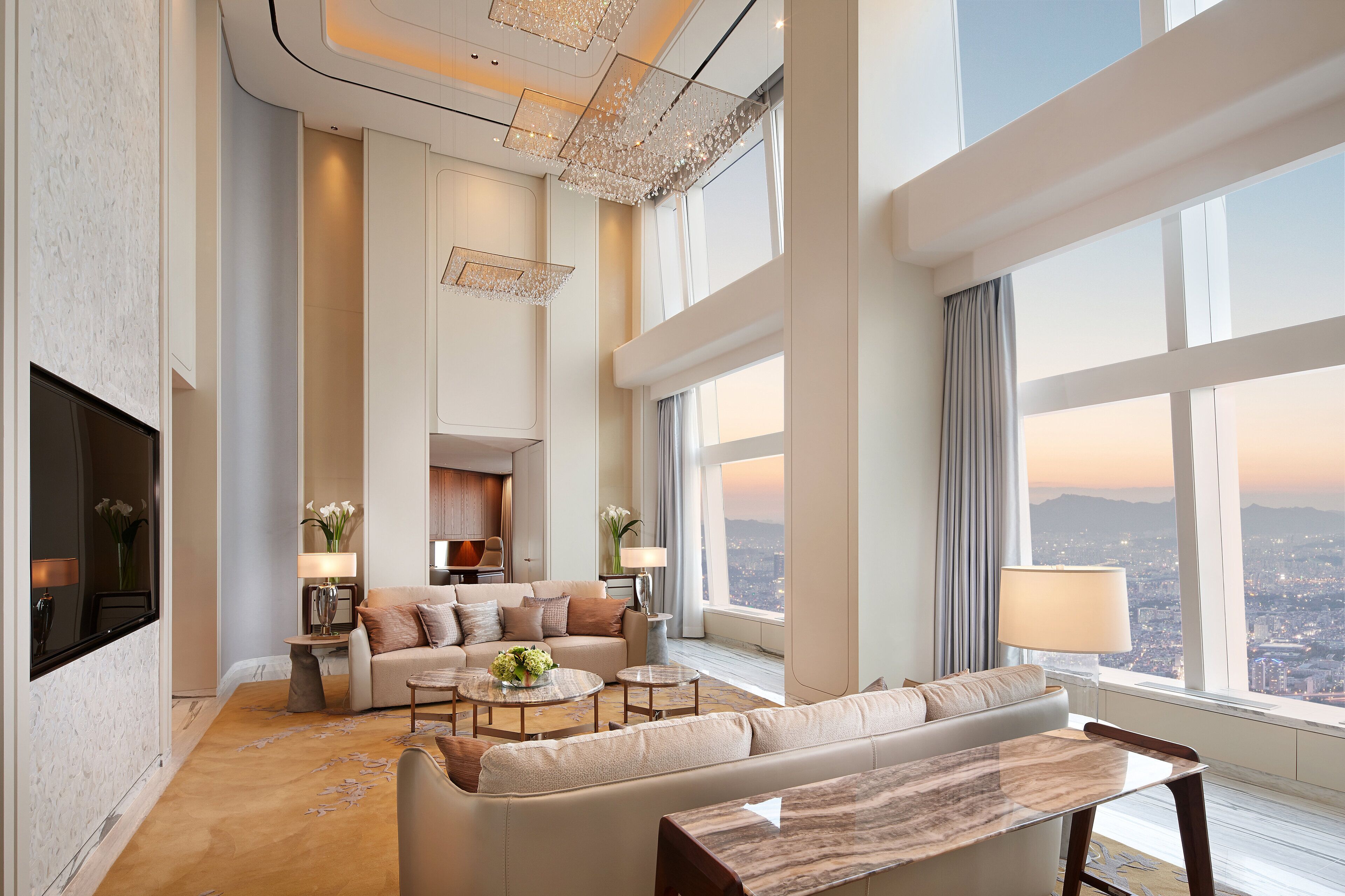 Royal Suite | Premium bedding, minibar, in-room safe, desk