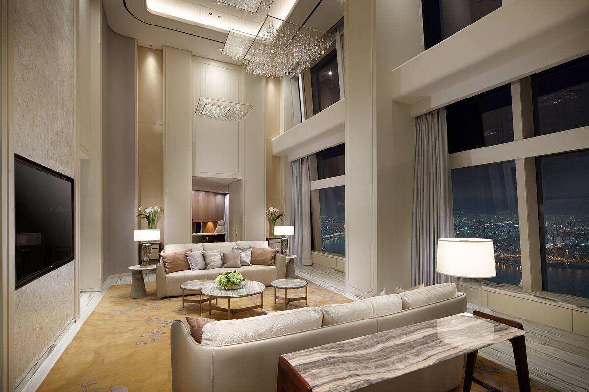 royal suite | premium bedding, minibar, in-room safe, desk