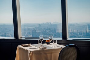 2 개의 레스토랑, 아침 식사, 점심 식사 및 저녁 식사 제공