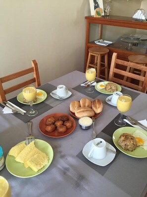 Breakfast, lunch and dinner served - Hotel Cruz Grande - BRAVA (Brava)