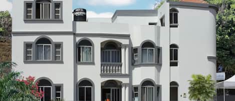 Fachada de la propiedad