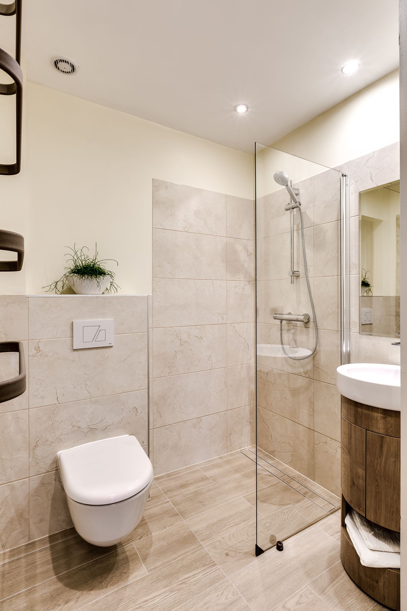 family apartment, 2 bedrooms | bathroom | shower, free toiletries, hair dryer, towels