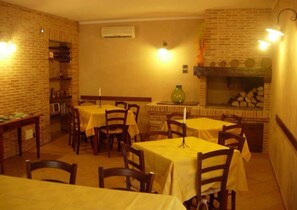 Breakfast area - Angelucci Agriturismo con Camere e Agri Camping (Lanciano)