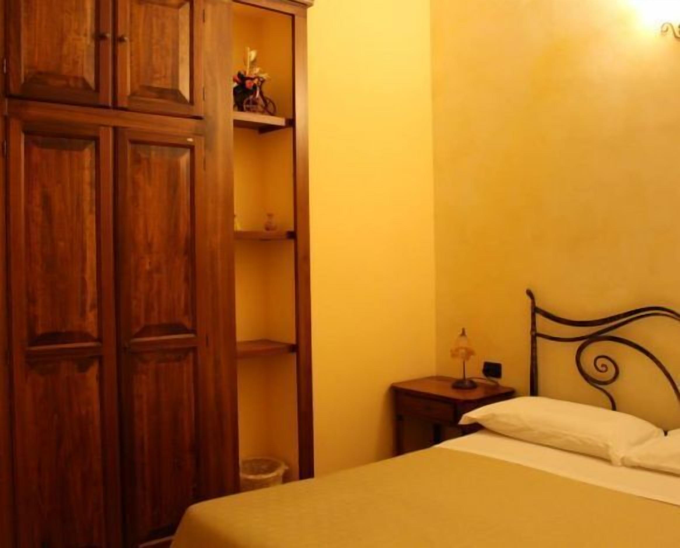 Ropa de cama de alta calidad y escritorio 