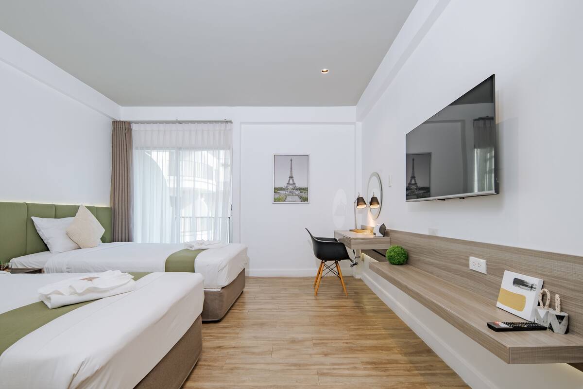 Minibar, desk, blackout curtains, free WiFi