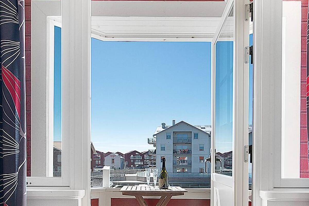 Deluxe Apartment, 1 Bedroom, Ocean View, Oceanfront | Individually decorated, individually furnished, free WiFi, bed sheets