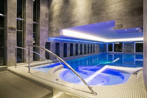 2 indoor pools, open 8:00 AM to 8:00 PM, pool loungers - Bonvital Wellness & Gastro Hotel Hévíz - Adults Only (Hévíz)