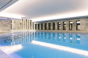 2 indoor pools, open 8:00 AM to 8:00 PM, sun loungers - Bonvital Wellness & Gastro Hotel Hévíz - Adults Only (Hévíz)