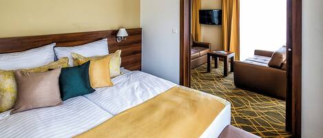 Deluxe Suite, 1 Bedroom, Non Smoking | 1 bedroom, in-room safe, soundproofing, free WiFi