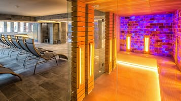 Salas de tratamiento para parejas, sauna y tina de hidromasaje