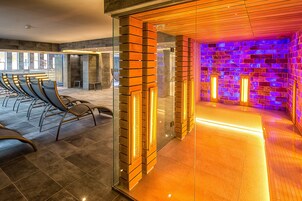 Couples treatment rooms, sauna, hot tub, steam room, body treatments