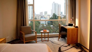 Minibar, desk, blackout drapes, WiFi (free) - Shenzhen Fuzon Hotel (Shenzhen)