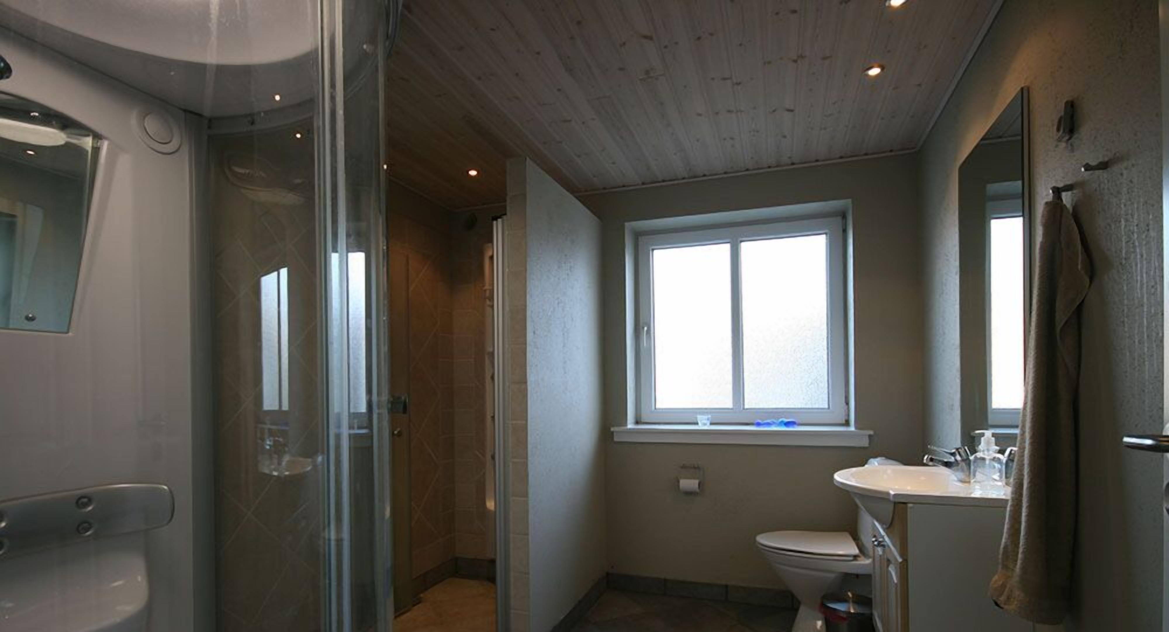 Shower, towels