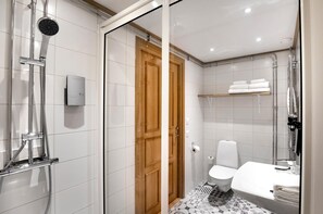 Kamar Double Superior | Kamar mandi | Shower, perlengkapan mandi gratis, pengering rambut, dan handuk