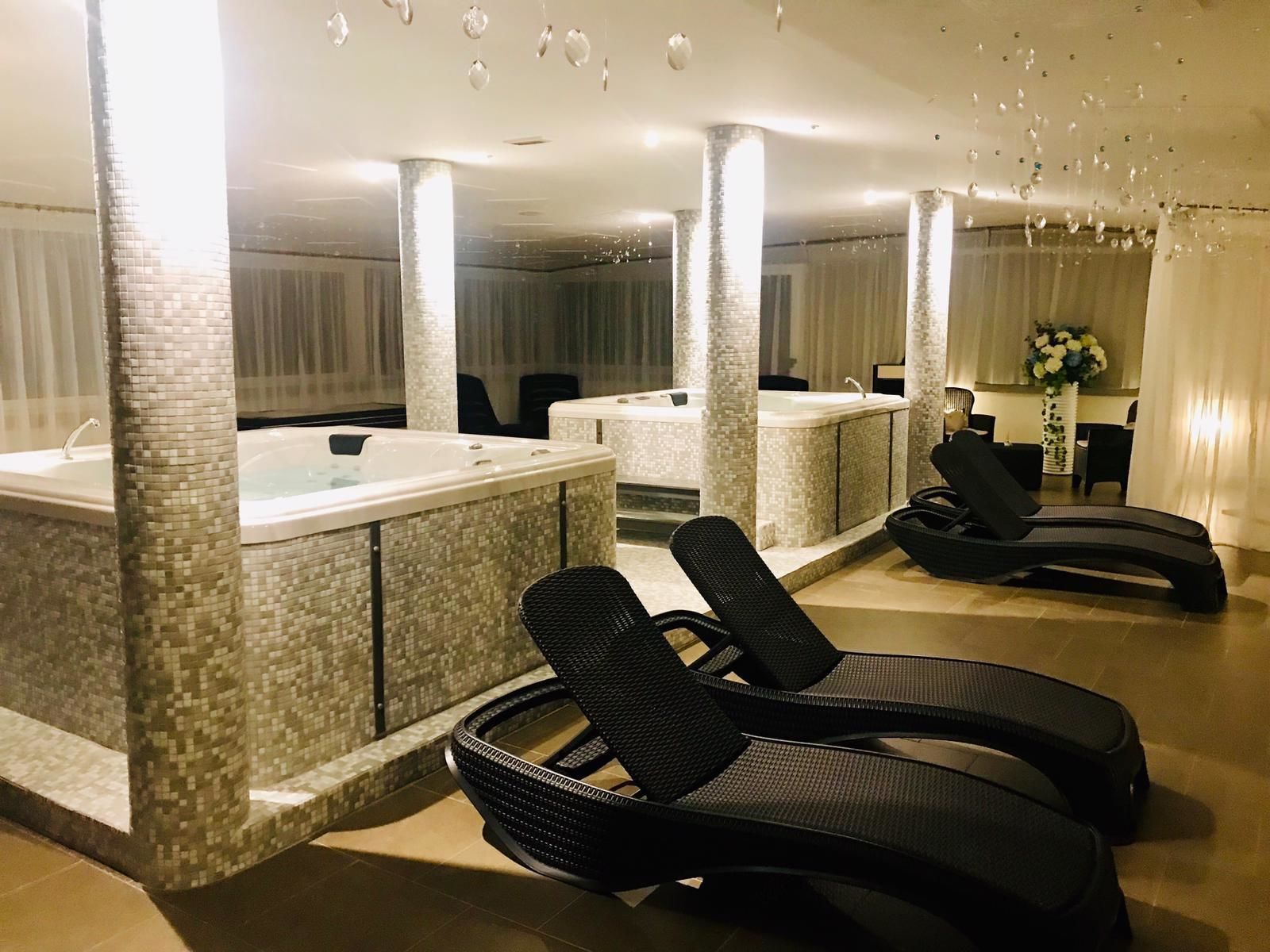 Behandlungsräume für Paare, Sauna, Whirlpool, Dampfbad