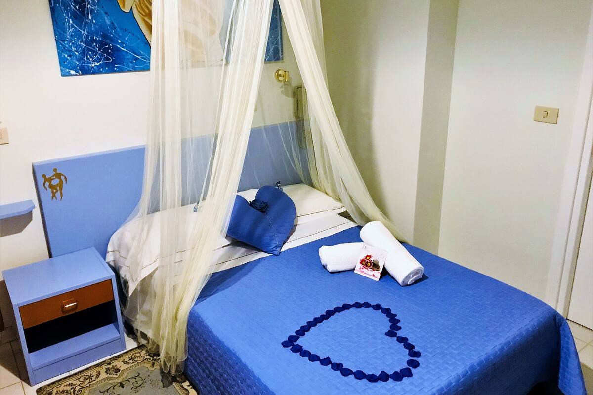 Romantisk dobbeltrom | Sengetøy av topp kvalitet, safe på rommet og skrivebord
