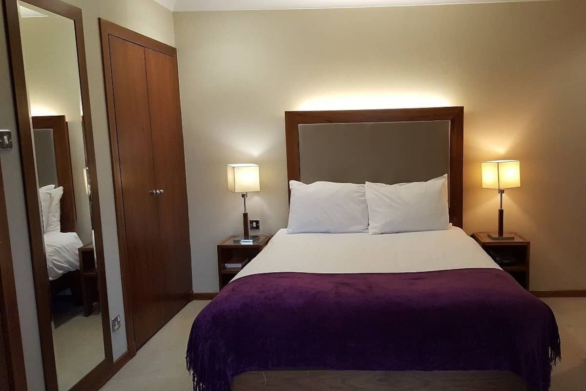 Basic Double Room, Garden View (5) | In-room safe, desk, iron/ironing board, cribs (free)