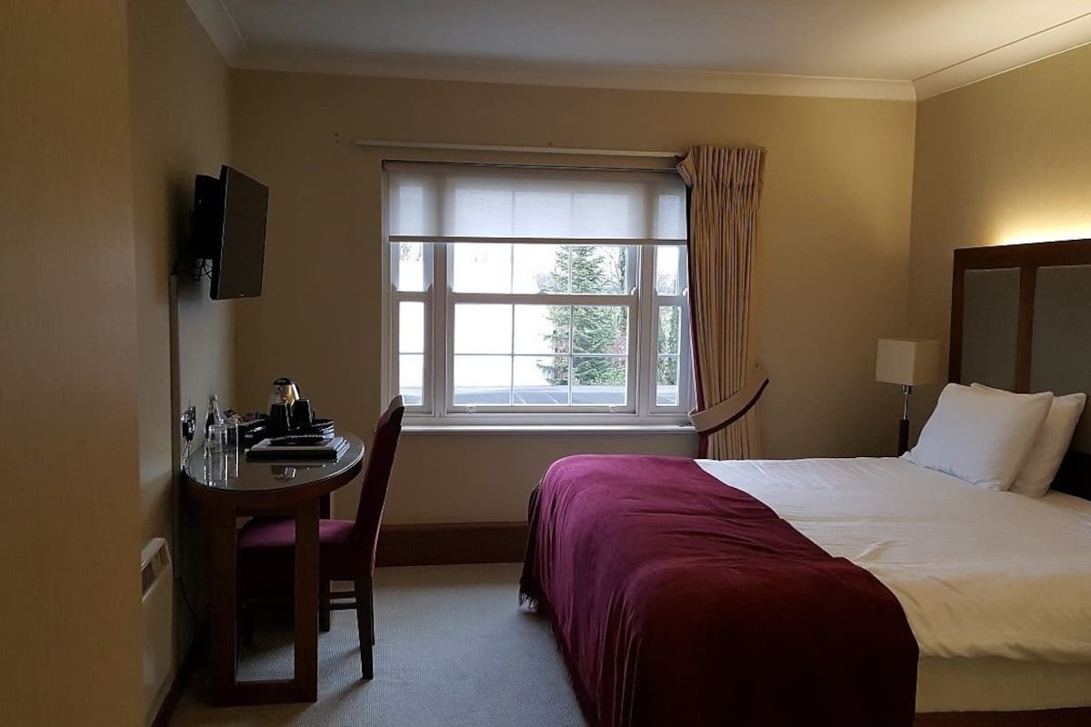 In-room safe, desk, iron/ironing board, cribs (free)