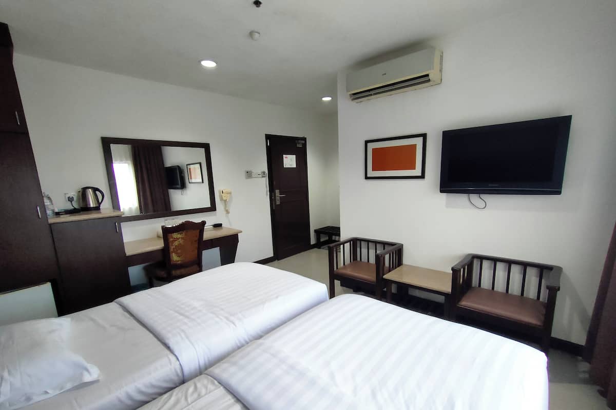 Superior Twin | Premium bedding, pillow-top beds, in-room safe, desk