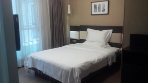 Skrifborð, myrkratjöld/-gardínur, ókeypis þráðlaus nettenging