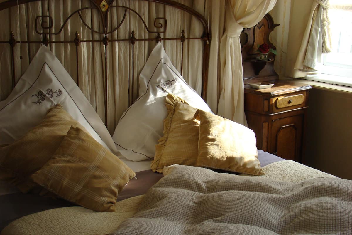 Egyptian cotton sheets, premium bedding, down duvets