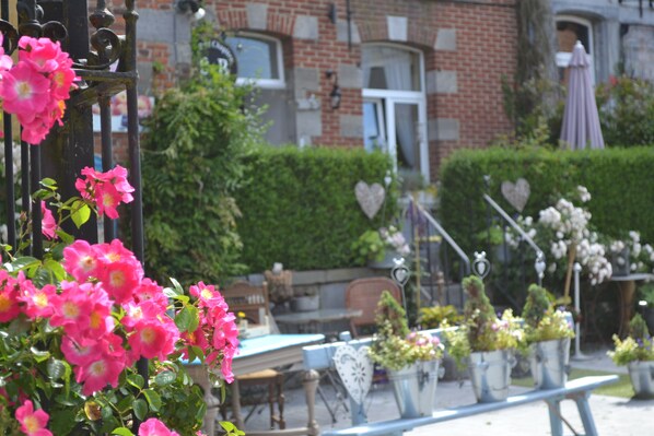 ด้านหน้าที่พัก