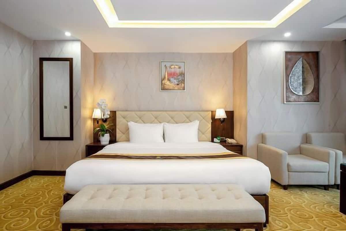 1 bedroom, premium bedding, minibar, in-room safe