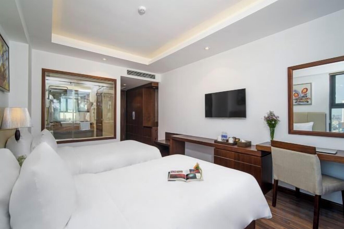 Premium bedding, minibar, in-room safe, desk