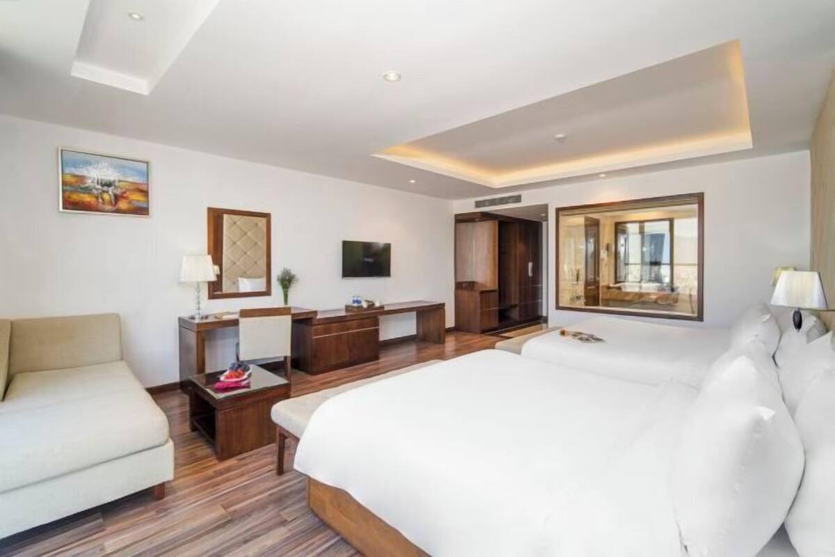 Premium bedding, minibar, in-room safe, desk