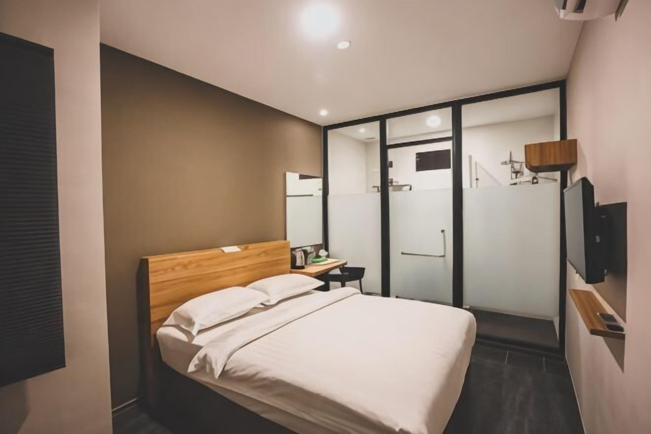 Desk, free WiFi, bed sheets