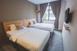 Twin Suite | Desk, free WiFi, bed sheets