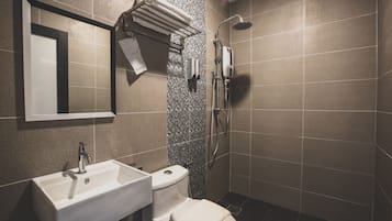 Executive Room (Deluxe) | Bilik Mandi | Kelengkapan dandanan diri percuma, pengering rambut, selipar, sabun