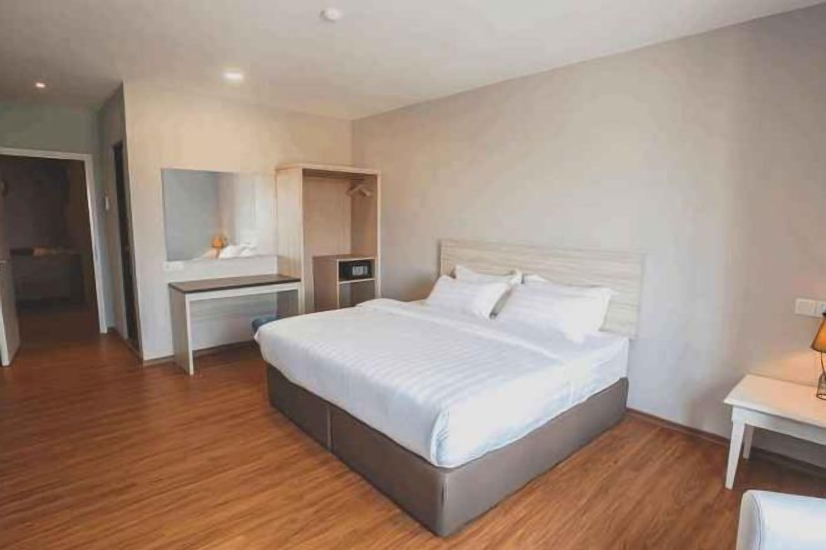 Skrivebord, wi-fi (inkludert) og sengetøy