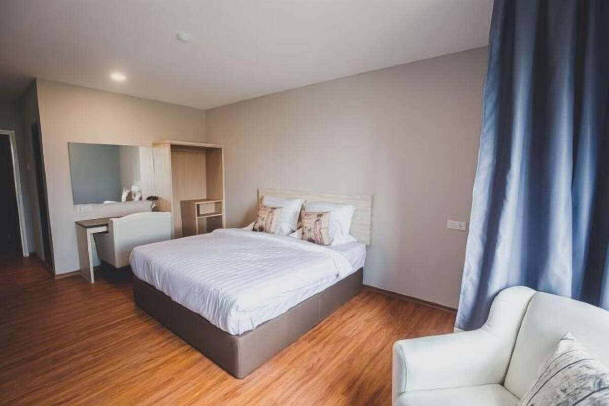 Desk, free WiFi, bed sheets