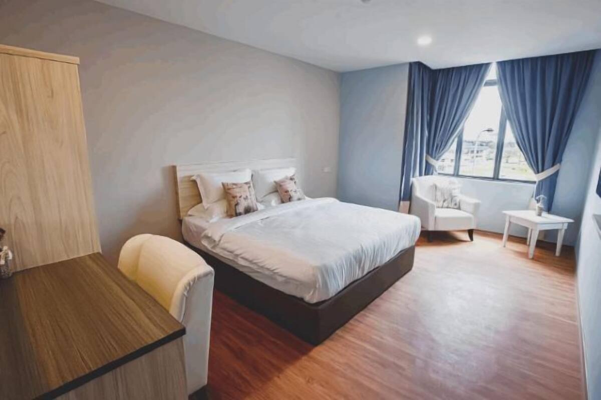 Desk, free WiFi, bed sheets