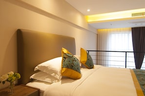 Ropa de cama de alta calidad, minibar, escritorio y cortinas blackout 