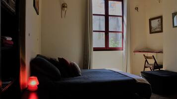 Cots/infant beds, rollaway beds, free WiFi