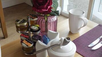 ์์นจ ์์ฌ ๊ณต๊ฐ