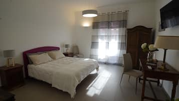 Doppel- oder Zweibettzimmer | Badezimmer | Dusche, kostenlose Toilettenartikel, Haartrockner, Bidet