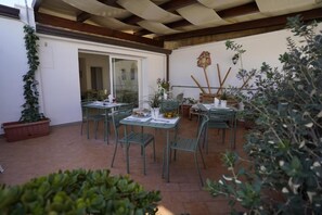 Outdoor dining - B&B Bivona (Mazara del Vallo)