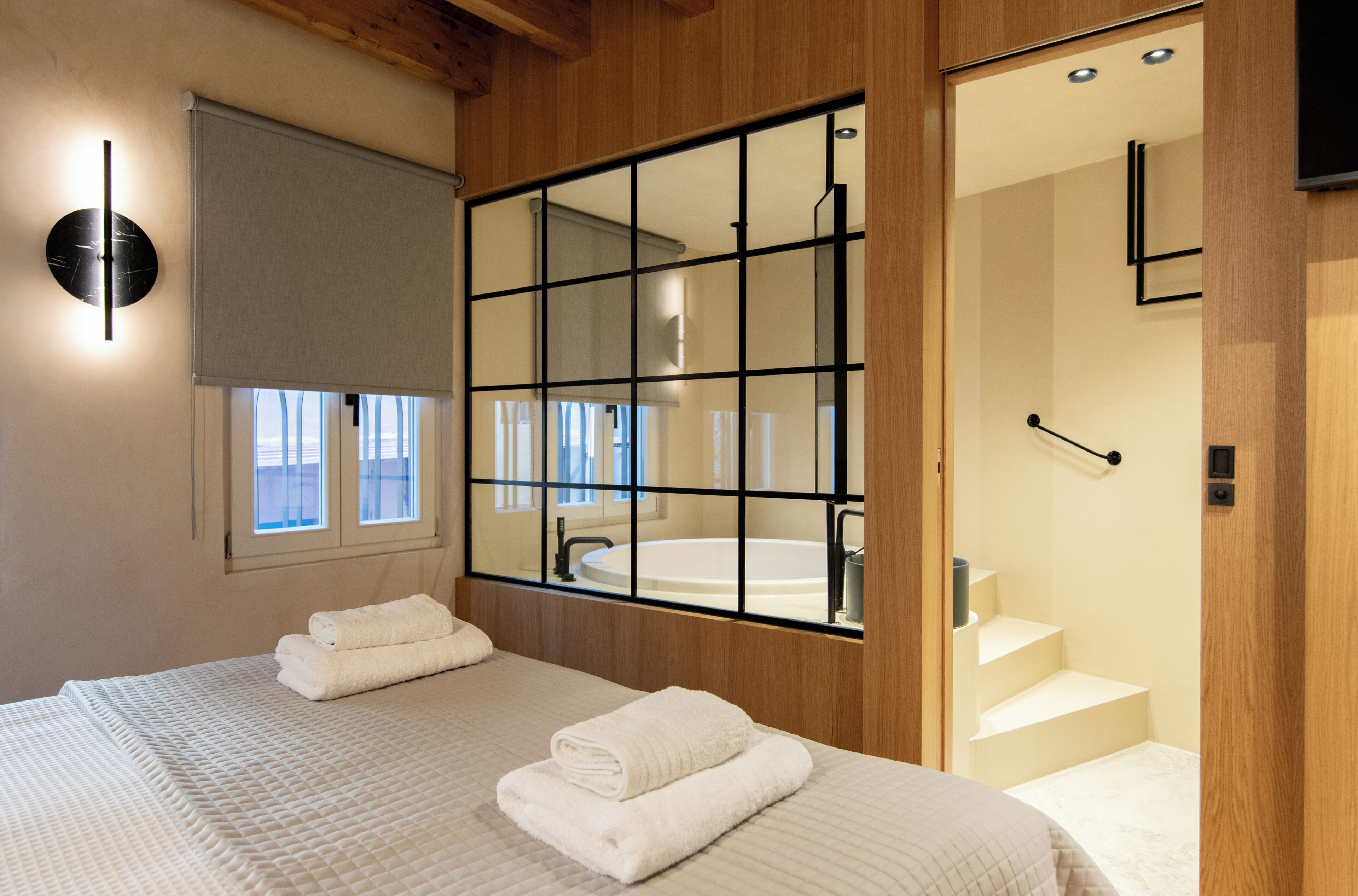 One-Bedroom Family Suite with Indoor Tub
