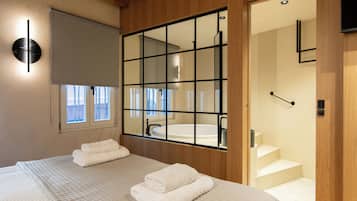 One-Bedroom Family Suite with Indoor Tub