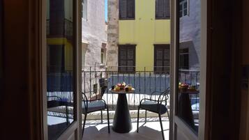 One-Bedroom Family Suite with Indoor Tub | View from room
