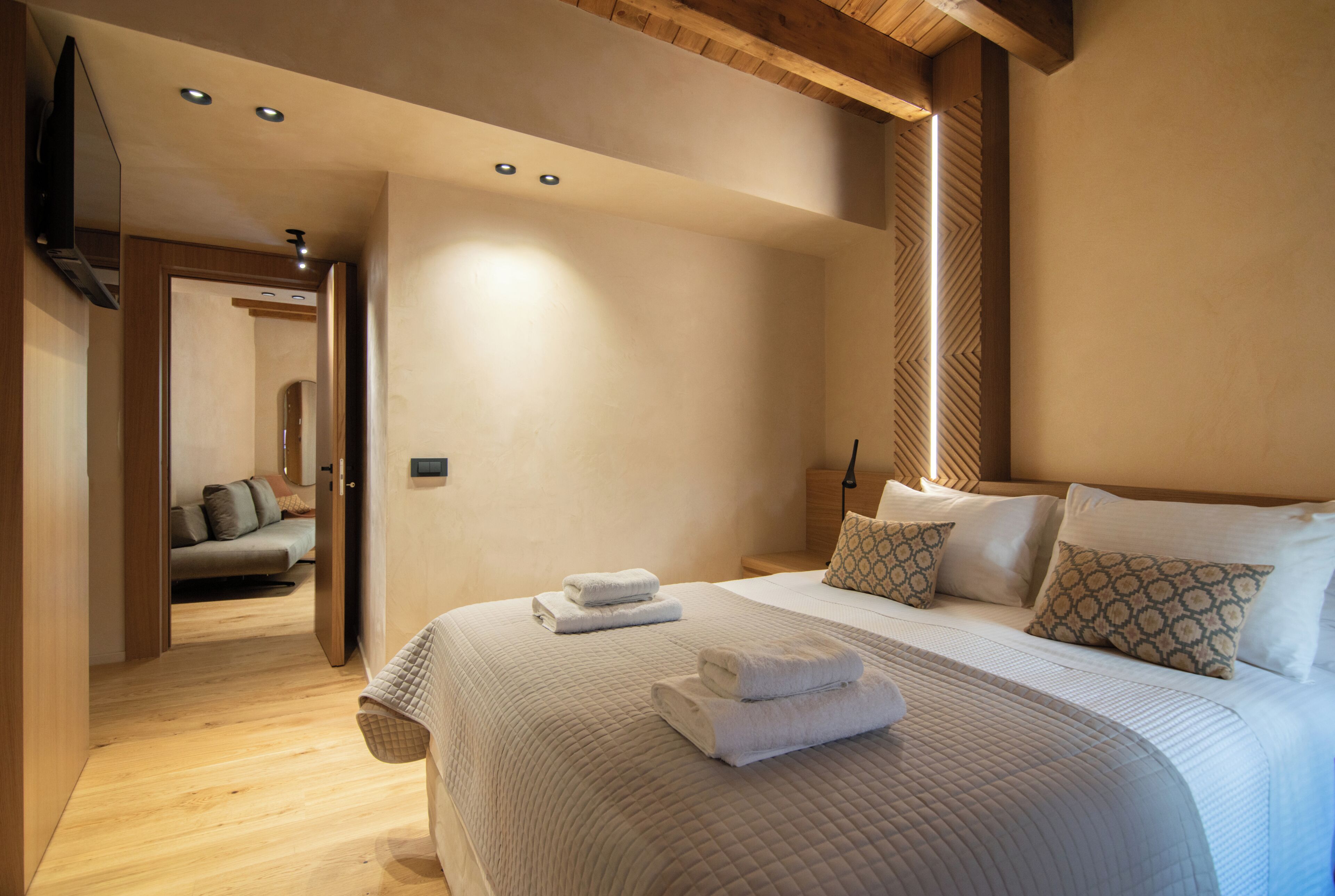 One-Bedroom Family Suite with Indoor Tub | Hochwertige Bettwaren, Pillowtop-Betten, Zimmersafe