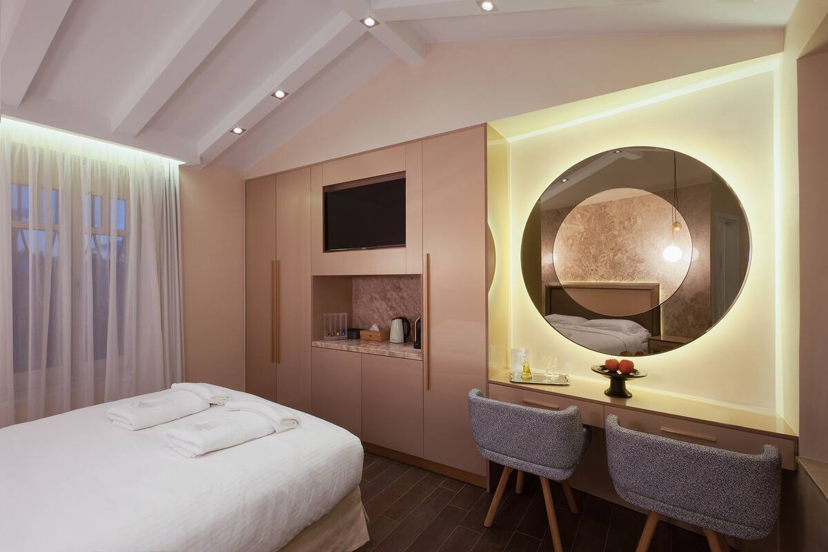 Premium bedding, pillow-top beds, in-room safe, blackout curtains